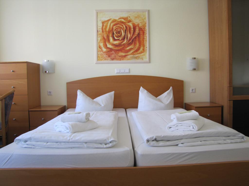 Central Hotel Гера Екстериор снимка