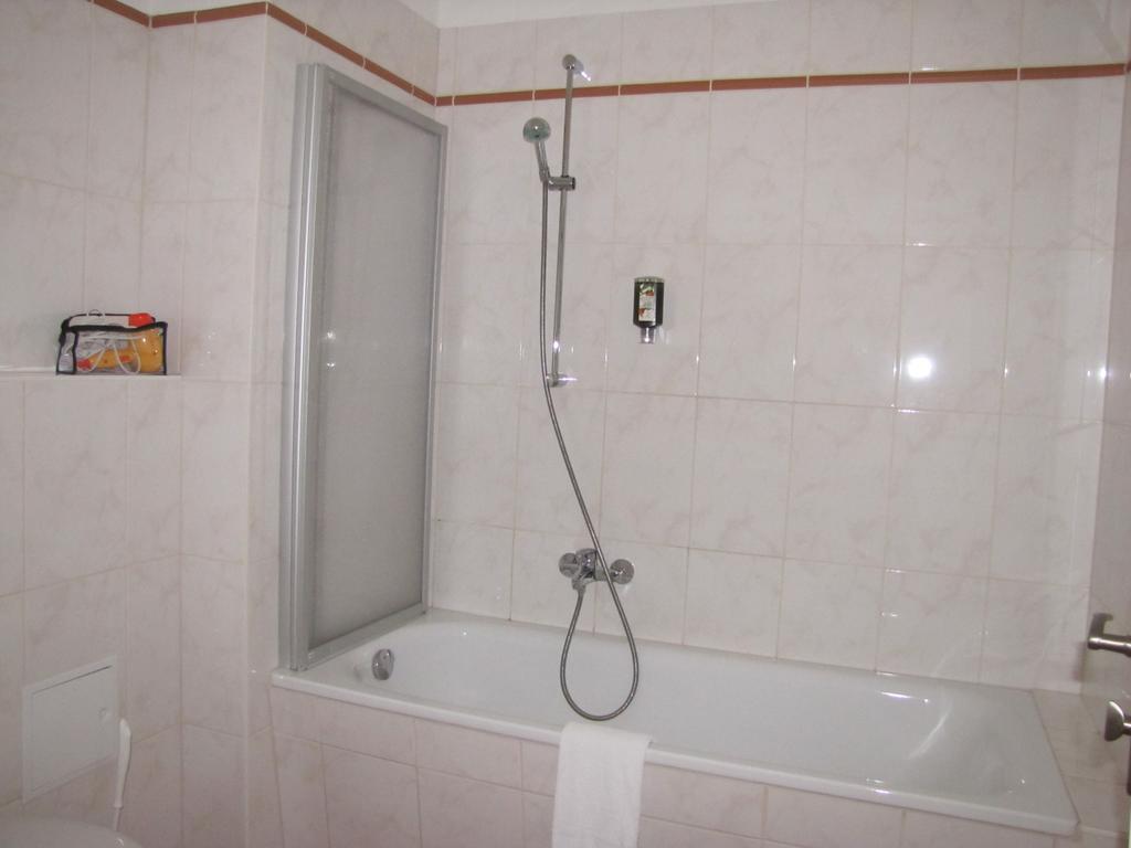 Central Hotel Гера Екстериор снимка