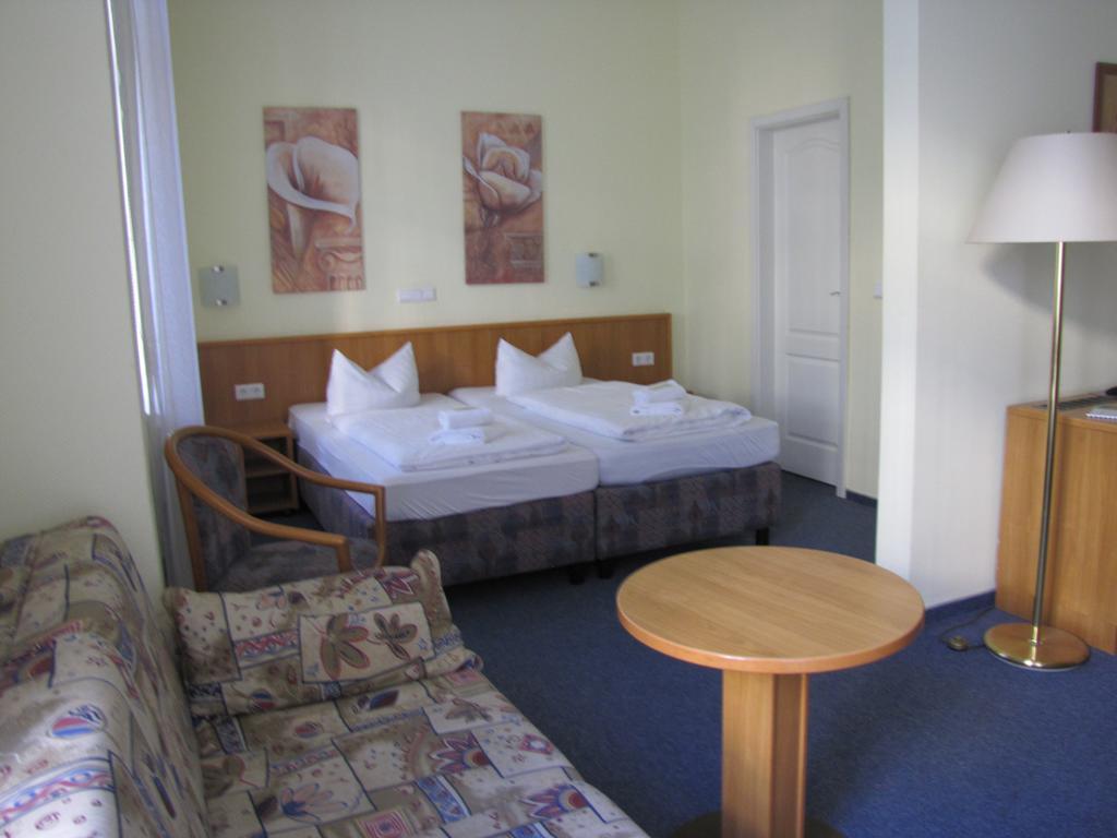 Central Hotel Гера Екстериор снимка