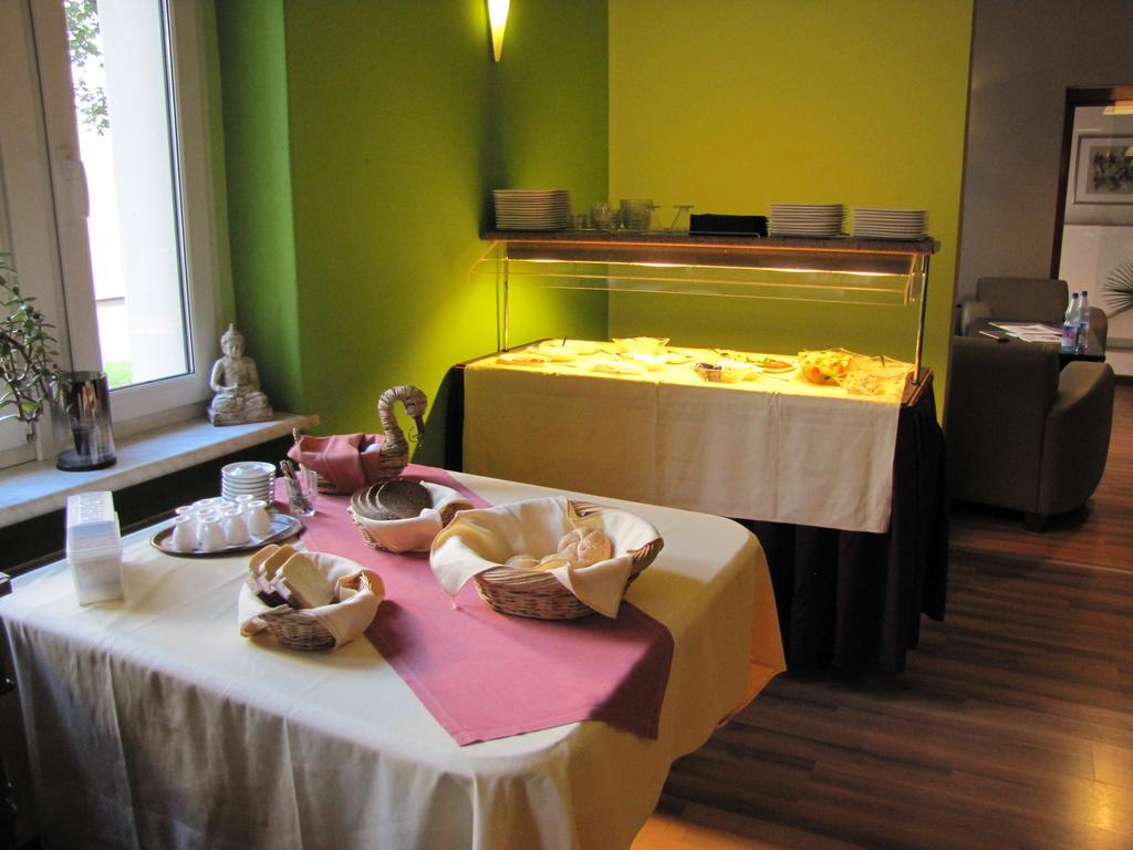 Central Hotel Гера Екстериор снимка
