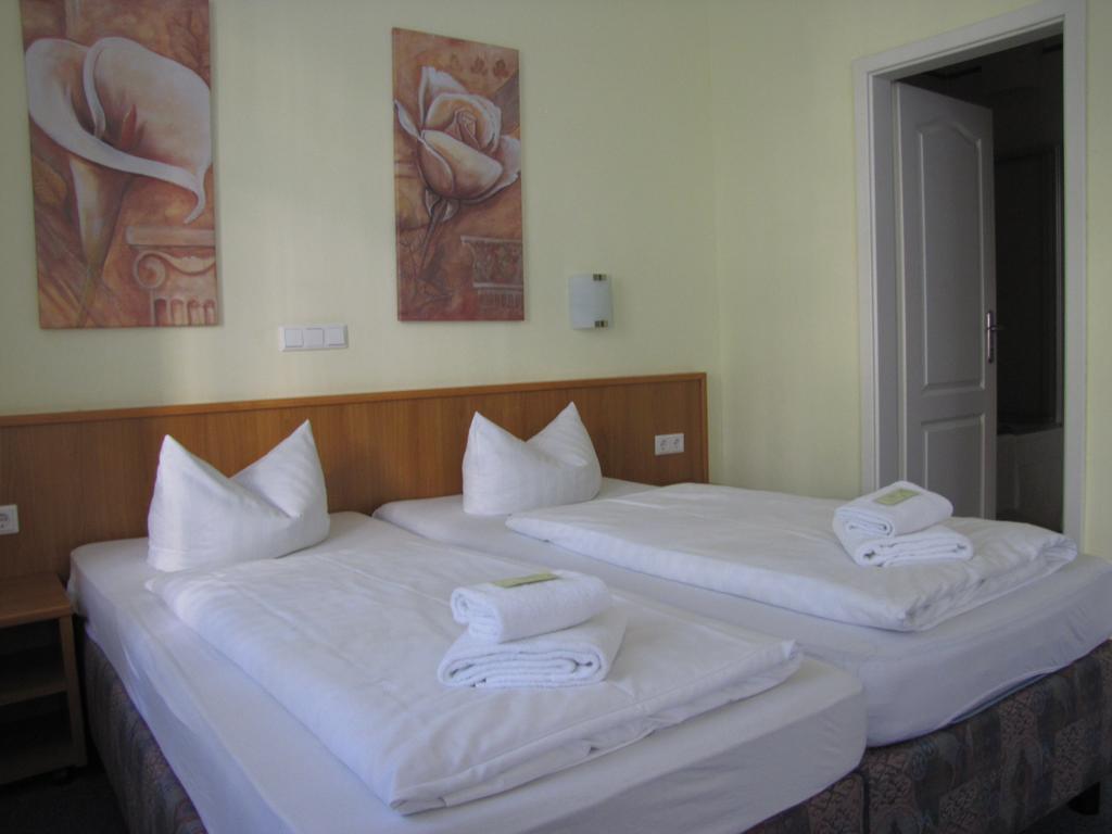 Central Hotel Гера Екстериор снимка