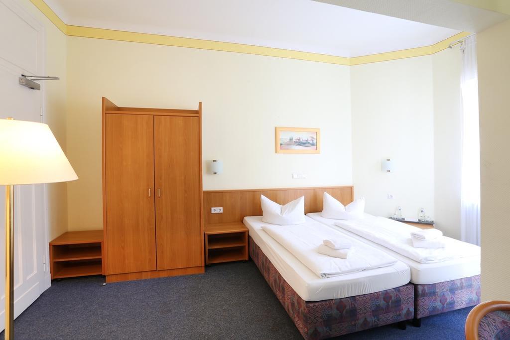 Central Hotel Гера Екстериор снимка