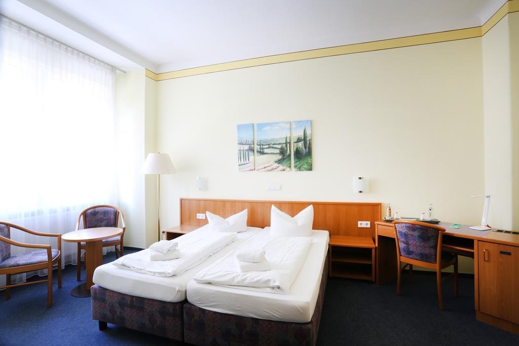 Central Hotel Гера Екстериор снимка